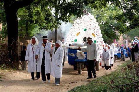 出殡送人什么礼物最新素材