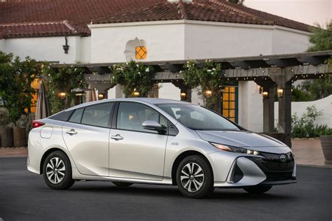 2020 Toyota Prius Prime vs 2020 Toyota Prius Comparison: Which One Do ...
