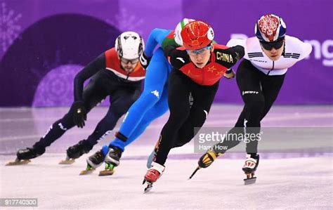 Tianyu Han of China leads Yira Seo of Korea during the Men