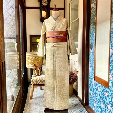 更紗花影＊未使用品 ワイド 身幅広め 更紗 小花 縮緬 ベージュ ブルー カジュアル付下げ小紋着物 B507 | kimono tento