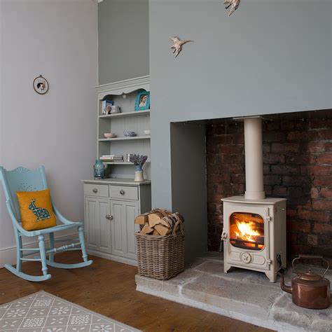How to clean log burner glass - a step-by-step guide | Ideal Home