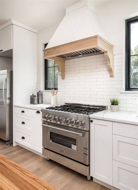 Pictures Of Kitchens With Range Hoods at William Gainey blog