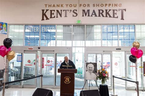 Kent’s Celebrates Re-Opening in Roy - Associated Food Stores