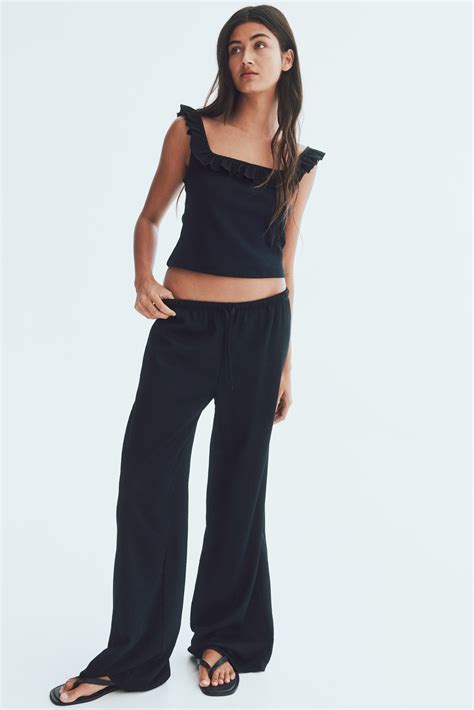 Frill-trimmed vest top - Black - Ladies | H&M IN