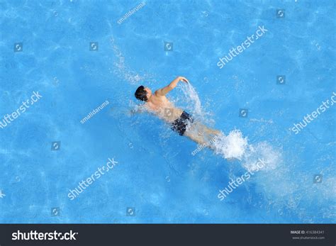 Swimming Men Top View 的图像结果
