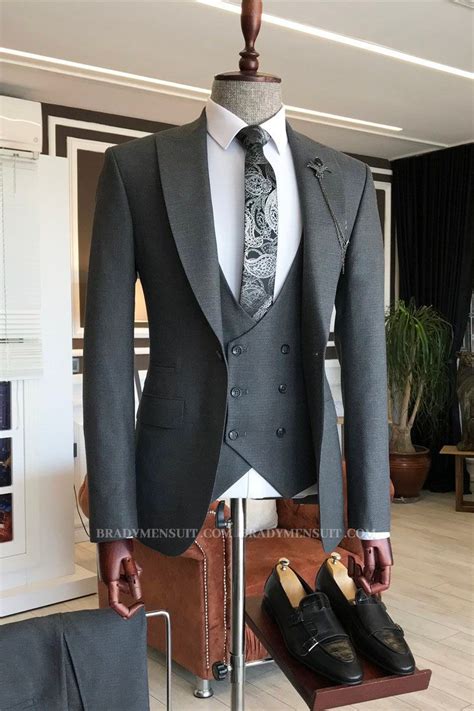 Classic Business Suit 的图像结果