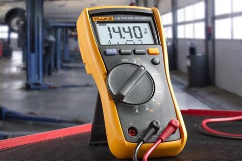 Fluke 115 True-RMS Digital Multimeter | Fluke