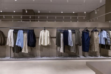 Cloth Shop Front View 的图像结果