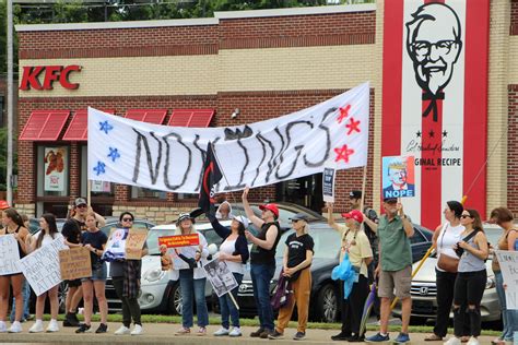 Nashville ‘No Kings’ protest draws thousands | WPLN News