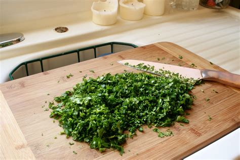 How To Mince Italian Parsley? - Recipes.net