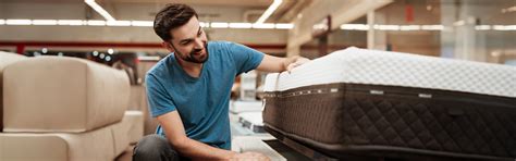 Mattress Buying Guide for Older Adults: Ease, Comfort & Back Support ...