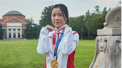 杨倩夺奥运首金，媒体分享她的成长故事，名嘴杨毅发出三个感叹_东方体育