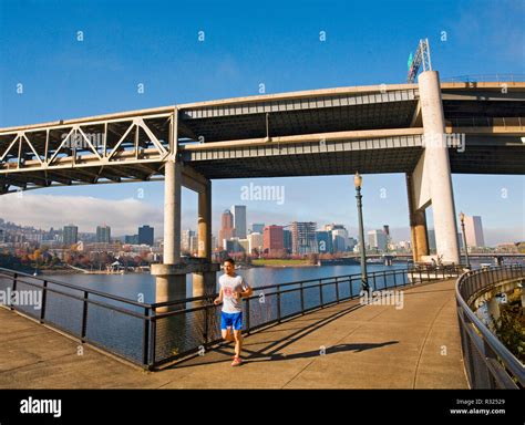 Marquam bridge hi-res stock photography and images - Alamy