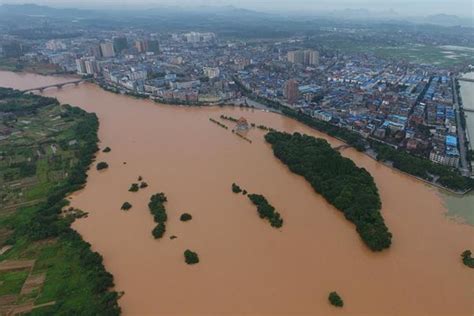 为什么在我国的长江中下游地区容易发生洪涝灾害。_百度知道