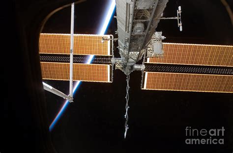ISS Solar Array 的图像结果