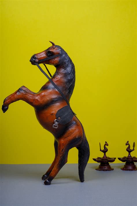 Paper Mache Horse Figure – Thesuryacraft