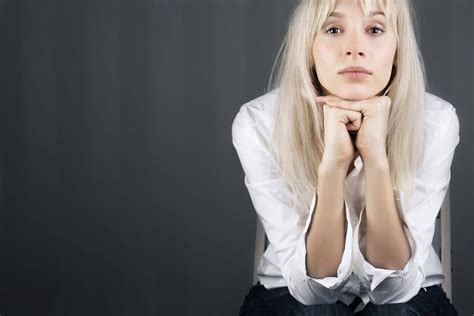What Does It Mean When a Girl Stares At You From a Distance? – Beezzly