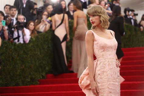 Taylor Swift’s Met Gala Red Carpet Looks From Years Past [PHOTOS ...