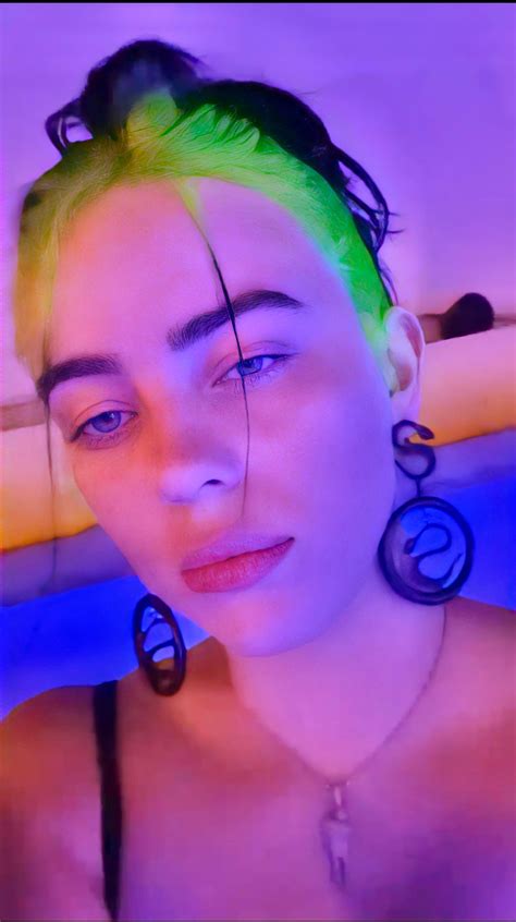 Billie Eilish deserves a facial | Scrolller