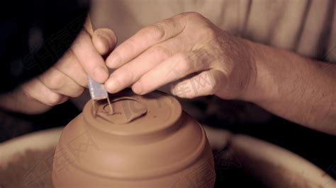 实拍做陶瓷的老艺人手部特写高清摄影大图-千库网