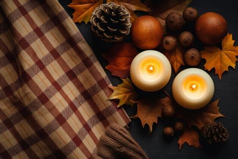 Enchanting fall aesthetic concept top view photo of candles | Premium ...