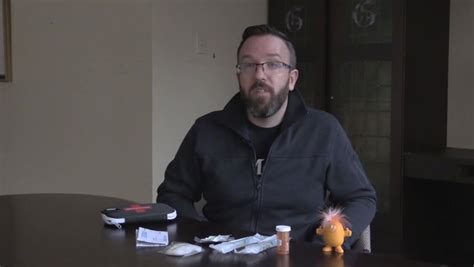 Step-by-step instructions on how to use a naloxone kit | Montreal Gazette