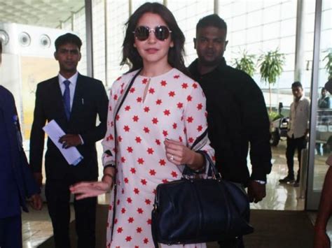 Anushka Sharma spotted in Sabyasachi kurta-palazzo at Airport - Photos ...
