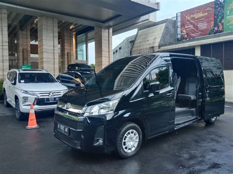 Sewa Mobil Hiace, EL: Solusi Terbaik untuk Perjalanan Rombongan Anda