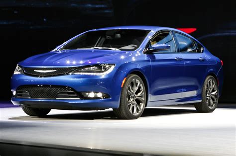 Detroit 2014: 2015 Chrysler 200 Takes Aim at the Midsize Segment ...