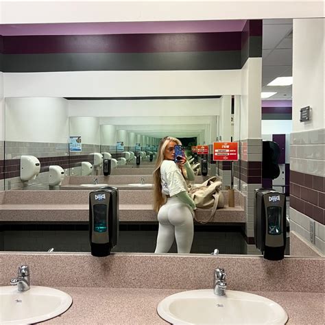 Bailey Stewart | Graphic tee, my @buffbunny_collection long sleeve curve crop & @dfyne.official ...