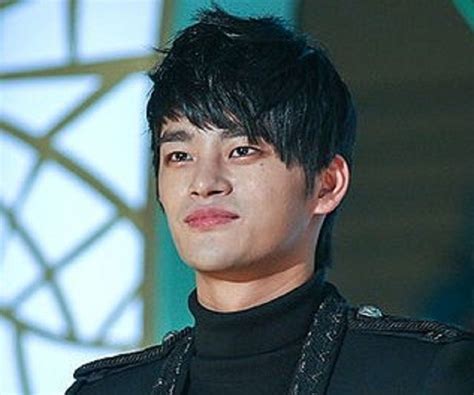 Seo In-guk Biography - Facts, Childhood, Family Life & Achievements of ...