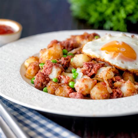 Canned Corned Beef Hash with Fried Egg - Krumpli