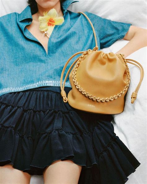 【時髦經濟】LVMH 集團旗下營收黑馬！Loewe 年收暴漲八億歐元，這個百年西班牙品牌是如何做到的？ | LINE購物