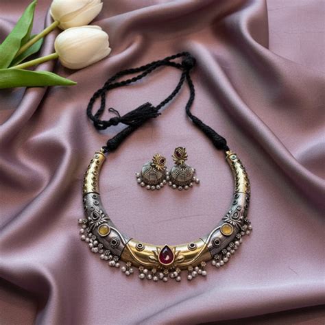 Kanak Pushpa Hasli Set – EMERGENS Jewels
