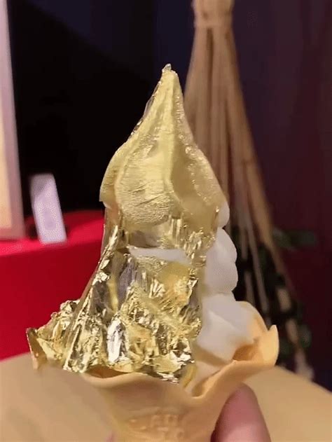 Truck Van Showcases Romeo-Juliet-Laila-Majnu-Heer-Ranjha Stories ...