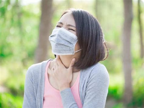 Coronavirus symptom explained: How to identify a COVID-19 sore throat ...