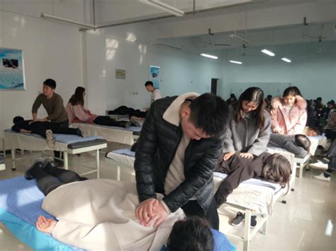 校企合作共建，深化教学改革 ------赴惠州卫生职业技术学院数字化椅旁专题讲座 _鲲鹏义齿