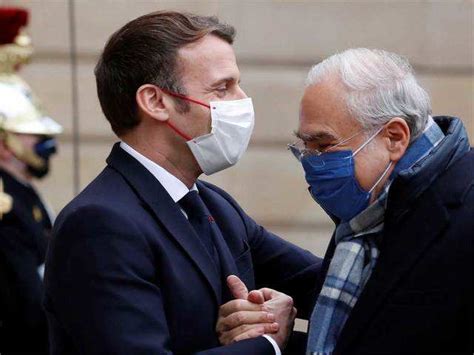 Social distancing slip - France's Emmanuel Macron slips in social ...