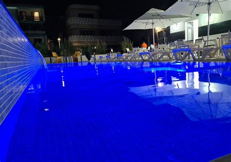 BUNGA BUNGA RESORT (Mamaia) - Lodge Reviews, Photos, Rate Comparison ...