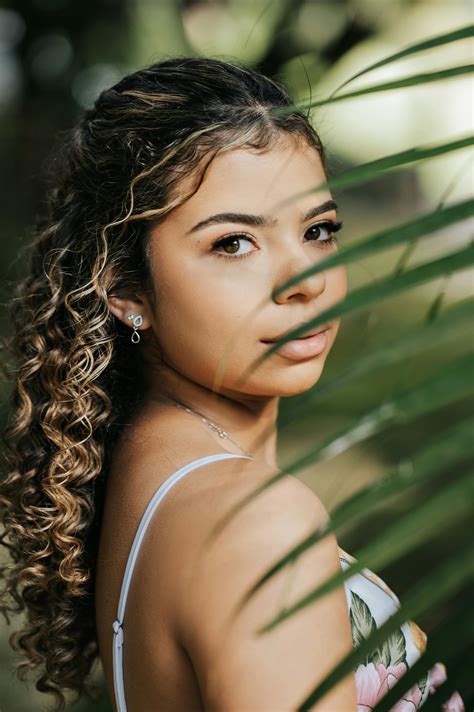 Large+Breasted+Women+In+Bikinis Photos, Download The BEST Free Large ...