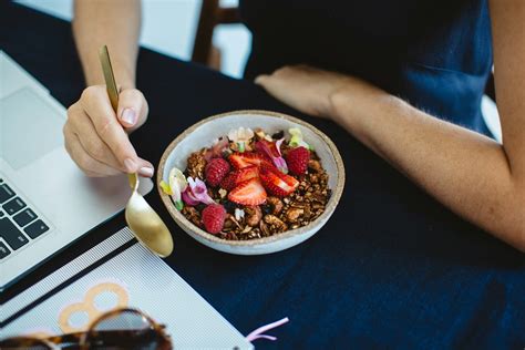 Fibremaxxing Without the Bloat: The Smart, Gentle Way to Boost Your Fibre Intake - zen wellness zone