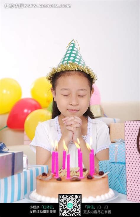生日蛋糕后许愿的小女孩图片免费下载_红动网