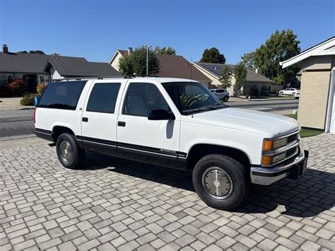 1992 Chevrolet C2500 Suburban SUV White C2500 - Classic Chevrolet Suburban 1992 for sale