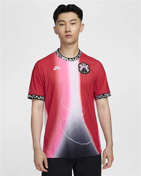 Nike SB Japan Men's Dri-FIT ADV Short-Sleeve Skate Top. Nike IN