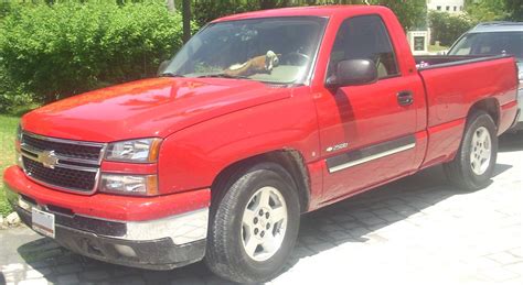2006 Chevrolet Silverado 1500 LT1 4x2 Regular Cab 6.5 ft. box 119 in. WB 4-spd auto w/OD