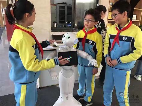 张桥中心学校学生围观中科大机器人表演|机器人|中心|学校_新浪新闻