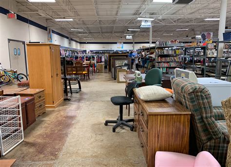 The 7 Best Thrift Stores around Fort Worth (Insider's Guide) - Roaming ...