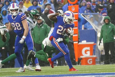 Start ‘em Sit ‘em Week 15: Devin Singletary, Kenneth Walker, Chrs Olave ...