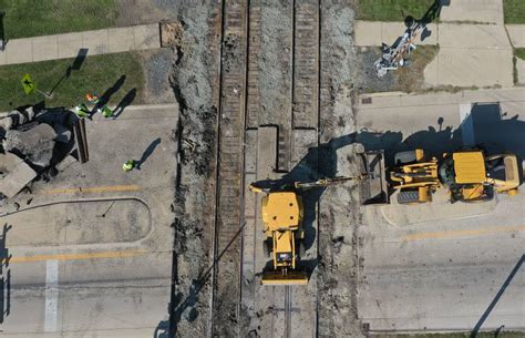 Photos: Crews replace train tracks on Route 178 in Utica – Shaw Local