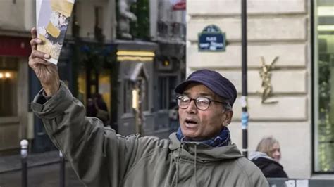 France To Honour 73-Year-Old Street Newsboy Ali Akbar With National ...